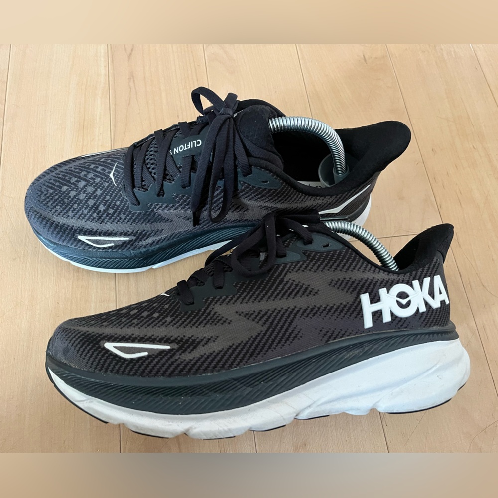 Hoka Clifton 9  size 9 B